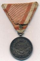 1914. "Ferenc József II. osztályú Ezüst Vitézségi Érem" peremén jelzett Ag kitüntetés mell...