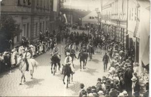 1921 Jelmezes ünnepi felvonulás valahol CSehszlovákiában, 21 foto képeslap / Procession somewhere in Czechoslowakia, 21 photocards