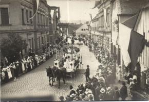 1921 Jelmezes ünnepi felvonulás valahol CSehszlovákiában, 21 foto képeslap / Procession somewhere in...