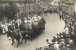 1921 Jelmezes ünnepi felvonulás valahol CSehszlovákiában, 21 foto képeslap / Procession somewhere in...