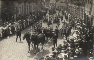 1921 Jelmezes ünnepi felvonulás valahol CSehszlovákiában, 21 foto képeslap / Procession somewhere in...