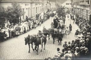 1921 Jelmezes ünnepi felvonulás valahol CSehszlovákiában, 21 foto képeslap / Procession somewhere in...