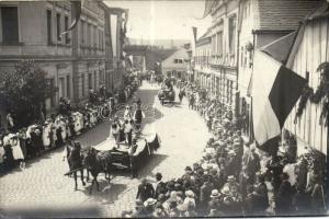 1921 Jelmezes ünnepi felvonulás valahol CSehszlovákiában, 21 foto képeslap / Procession somewhere in...