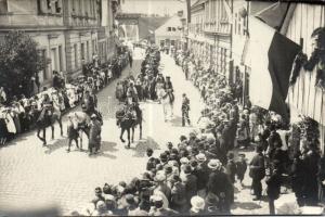 1921 Jelmezes ünnepi felvonulás valahol CSehszlovákiában, 21 foto képeslap / Procession somewhere in...