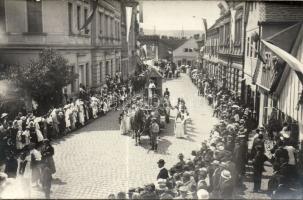 1921 Jelmezes ünnepi felvonulás valahol CSehszlovákiában, 21 foto képeslap / Procession somewhere in...