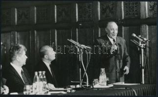 6 db vintage fotó Kádár Jánosról, 17x12 cm és 23x18x5 cm között