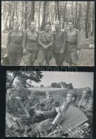 cca 1950 Orosz katonák, 7 db vintage fotó, 24x18 cm és 14x9 cm között