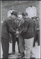 1945 Budapest, háborús bűnösök nyilvános kivégzése, 4 db vintage negatívról készült mai nagyítás, 25...