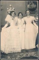 1936 Báli ruhák divatja, 3 db jelzett vintage fotó, 17x11,5 cm