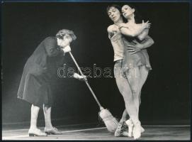 Balettjelenetek, 7 db vintage fotó, 8x5,5 cm és 23x17 cm között