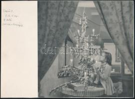 cca 1950 Karácsony esték családi körben, 5 db vintage fotó, 9x14 cm és 17x17 cm között