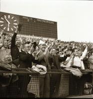 1954 Budapest, angol-magyar labdarugó mérkőzésről készült 21 db vintage negatív Kotnyek Antal (1921-1990) fotóriporter hagyatékából, 6x6 cm