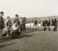 1954 Budapest, angol-magyar labdarugó mérkőzésről készült 21 db vintage negatív Kotnyek Antal (1921-...