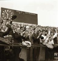 1954 Budapest, angol-magyar labdarugó mérkőzésről készült 21 db vintage negatív Kotnyek Antal (1921-...