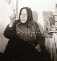 1956. március 2. ,,Orosháza, boszorkánypör" feliratú negatívtartó tasakokban 38 db 6x6 cm-es ne...