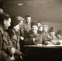 1956. március 2. ,,Orosháza, boszorkánypör" feliratú negatívtartó tasakokban 38 db 6x6 cm-es ne...