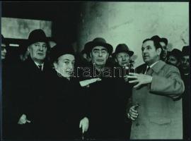 1972 és 1984 Kádár János és Brezsnyev a budapesti metróban, 5 db vintage fotó, 18x24 cm