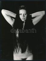 cca 1973 Nőismereti fényképek, 4 db szolidan erotikus, vintage fotó, 23x17 cm és 18x10,5 cm / 4 erot...