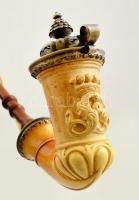 XIX. sz. vége: Adler Fülöp jelzett tajtékpipa ezüst szerelékkel, címerrel, eredeti jelzett bőr tokba...