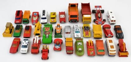 cca 150 db, zömmel angol gyártmányú, jelzett Matchbox. Kisautók és egyéb járművek. Jó állapotban, na...