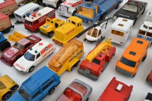 cca 150 db, zömmel angol gyártmányú, jelzett Matchbox. Kisautók és egyéb járművek. Jó állapotban, na...