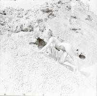 cca 1974 Lányok fekete-fehérben, szolidan erotikus felvételek, 13 db vintage negatív, 6x6 cm