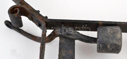 XX. sz. eleje: Szőlőgazdaság, pincészet régi bronz harangja. Szőlőfürt díszítéssel és feliratozva. &...