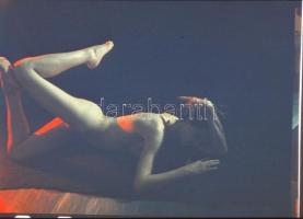 cca 1972 Színes aktfotók, 13 db vintage negatív és diapozitív felvétel, 24x36 mm