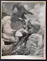 Besnyő Éva (1910-2003): A tavasz. Vintage fotóművészeti alkotás. Pecséttel jelezve. Szélén kis beszakadással, saroktörés. / Vinatge photo. Marked with seal. Small tear on the side, dog-ear. 24x29 cm