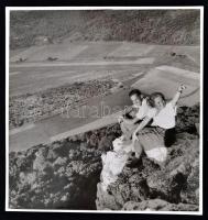 cca 1940 Halberg Gyula / Jules Halberg (1915-2001): A csúcson. Vintage felvétel, pecséttel jelezve, 18x18 cm