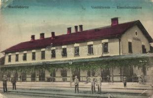 Mezőlaborc, Medzilaborce; vasútállomás. Rubin Lipót kiadása / Eisenbahnhstation / Railway station (kis szakadás / small tear)