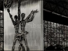 cca 1974 Gebhardt György (1910-1993) budapesti fotóművész hagyatékából 2 db vintage fénykép, felirat...