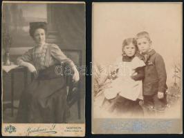 cca 1900-1910 Műtermi fotók soproni műtermekből, 2 db keményhátú fotó, 16,5x10 és 16,5x11 cm