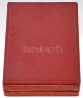 1954. "Magyar Partizán Emlékérem" zománcozott, sorszámozott kitüntetés, eredeti tokban T:2...