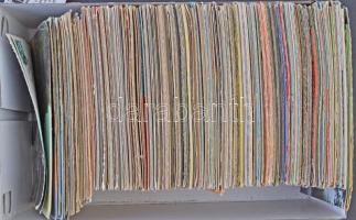 555 db MODERN vegyes témájú képeslap: magyar és külföldi városképes lapok, alkalmi üdvözlőlapok, mot...