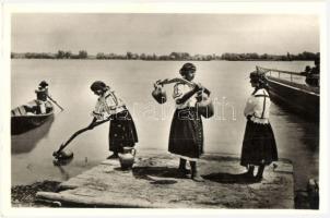 9 db RÉGI magyar népviseletes motívumlap jó minőségben / 9 pre-1945 Hungarian folklore motive postca...