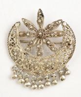 Ezüst(Ag) kínai szerencse amulett bross, cizellált díszítéssel, jelzett, 3,5x4 cm, nettó: 9,7 g