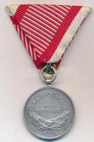 1914. "Ferenc József II. osztályú Ezüst Vitézségi Érem" peremén jelzett Ag kitüntetés mode...