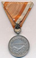 1917. "Károly Ezüst Vitézségi Érem II. osztálya" jelzett Ag kitüntetés mellszalagon. Szign...