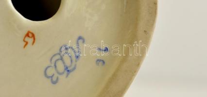 Lomonosov eszkimó kislány, kézzel festett, jelzett, apró lepattanás a talapzaton, m:20 cm