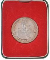 1966. "A Magyar Forradalom Tizedik Évfordulójára 1956-1966 / A Magyar Bizottság Felhatalmazásából - ESSAI" Ag próbaveret emlékérem, peremén sorszámozott, eredeti dísztokban (23,04g/38mm) T:1-(PP) /  Hungary 1966. "Commemorating the tenth Anniversary of the Hungarian Revolution 1956-1966 / Authorized by the Hungarian Committe - ESSAI" Ag trial commemorative medal, numbered on edge, in original case (23,04g/38mm) C:AU(PP)