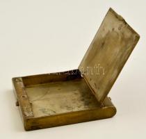 Régi fém cigarettatárca, síelő motívummal, jelzett, 8x8x1,5 cm