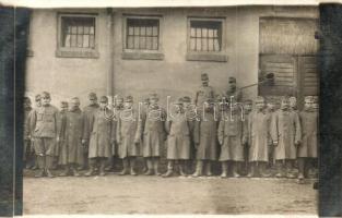 1916 Első világháborús osztrák-magyar katonák sorakozója / WWI Austro-Hungarian K.u.K. soldiers. photo (EK)