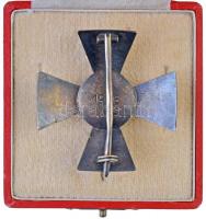 1946. "A Magyar Köztársasági Érdemrend tisztikeresztje" zománcozott, aranyozott Ag kitünte...