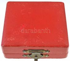 1946. "A Magyar Köztársasági Érdemrend tisztikeresztje" zománcozott, aranyozott Ag kitünte...