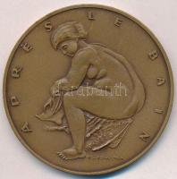 Kiss Kovács Gyula (1922-1984) 1964. "Renoir - Aprés le bain" Br emlékérem (60mm) T:2