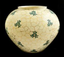 Zsolnay virágmintás váza, kézzel festett, jelzett, kopásnyomokkal, m: 16,5 cm
