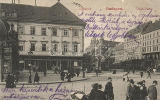Budapest V. Deák Ferenc tér, villamosok. M. T. és F. I. Koch és Pór kiadása (kis szakadás / small tear)