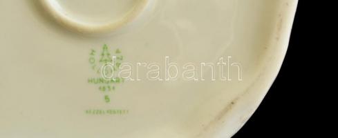 Hollóházi porcelán hölgy tükörrel, kézzel festett, jelzett, apró lepattanásokkal, m: 27 cm