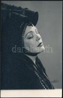 Tőkés Anna (1903-1966) színésznő aláírása az őt ábrázoló fotó hátoldalán